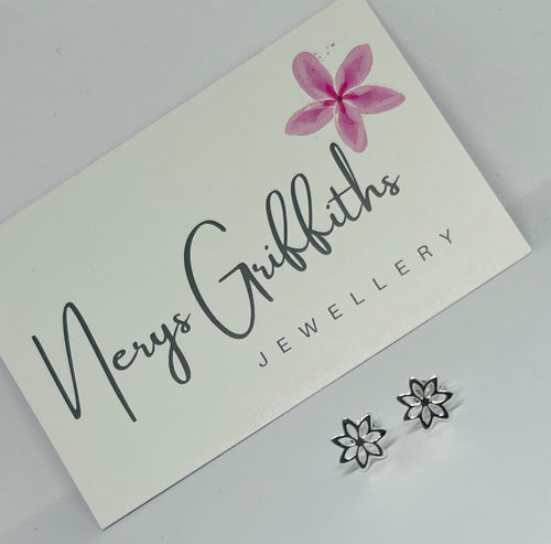 Lily stud earrings