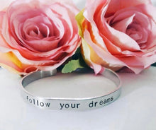 Personalised curve bracelet