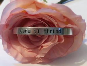 Personalised curve bracelet