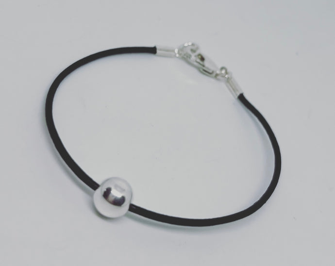 Leather surf ball bracelet in black