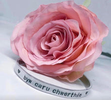 Personalised curve bracelet